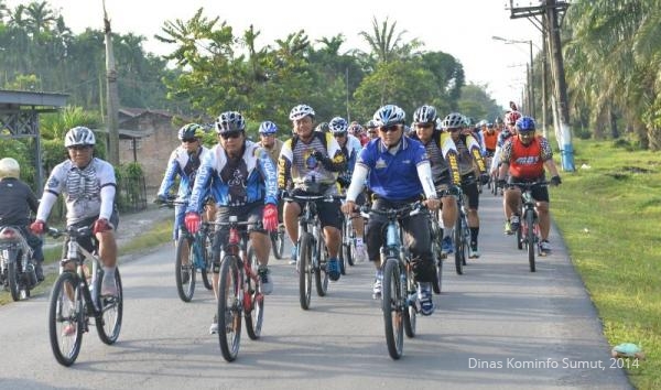 Gubsu dan FKPD Sumut Ramaikan Fun Bike Polres DS 2015